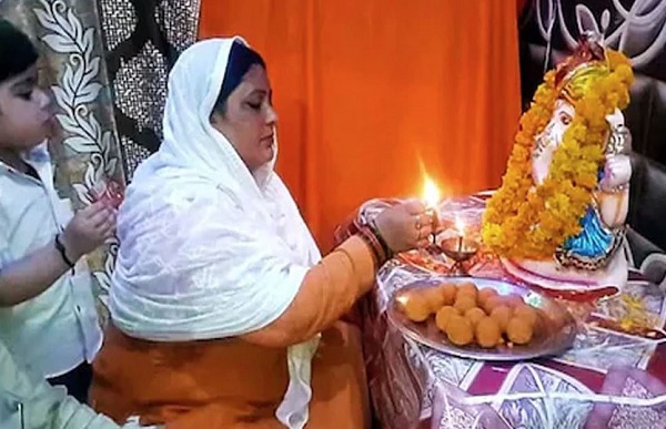 A Muslim woman in Aligarh established a Ganesha at home and the Maulvi issued a fatwa