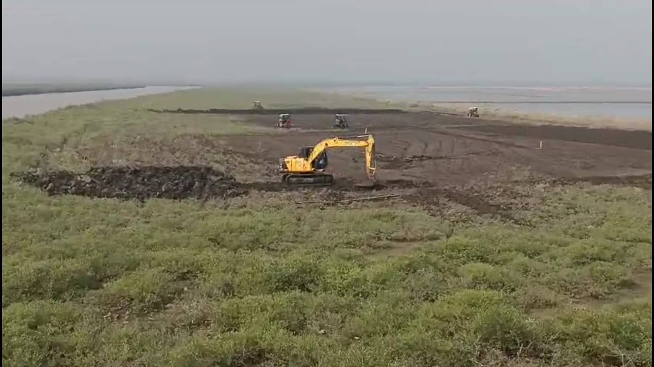 Mafias destroying the environment by building embankments on the coast of Jafarabad